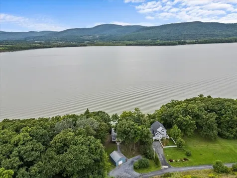 628 Delong Lane Shoreham VT 05734