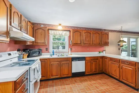 6 Taylor Court Peterborough NH 03458
