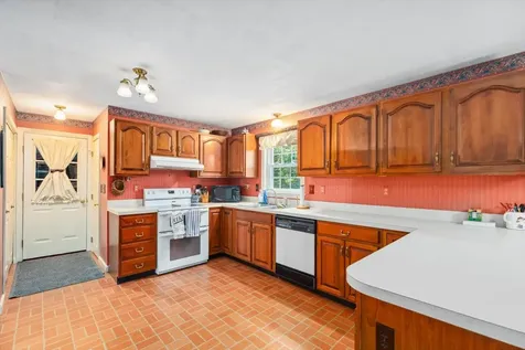 6 Taylor Court Peterborough NH 03458