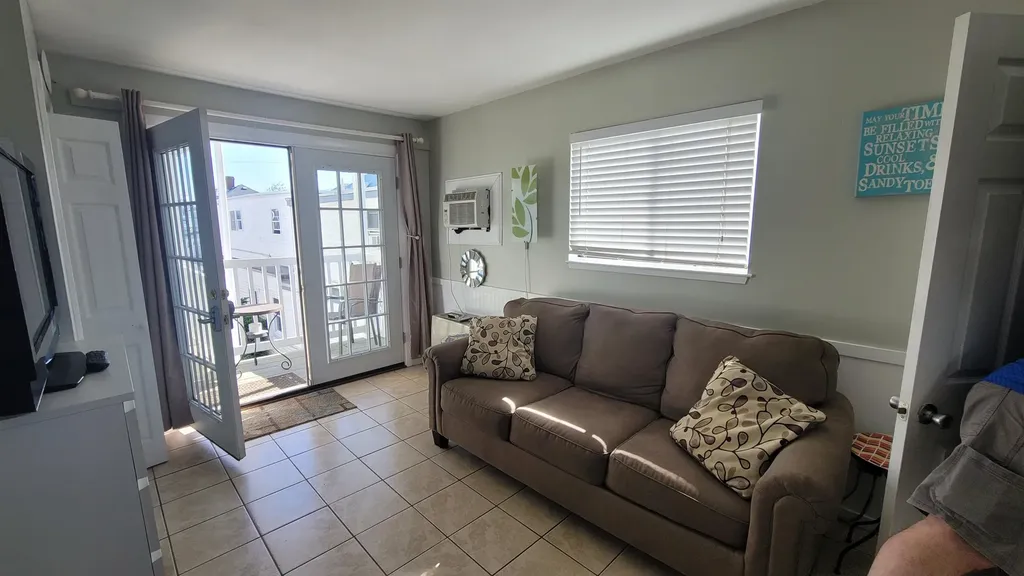 12 G Street Hampton NH 03842