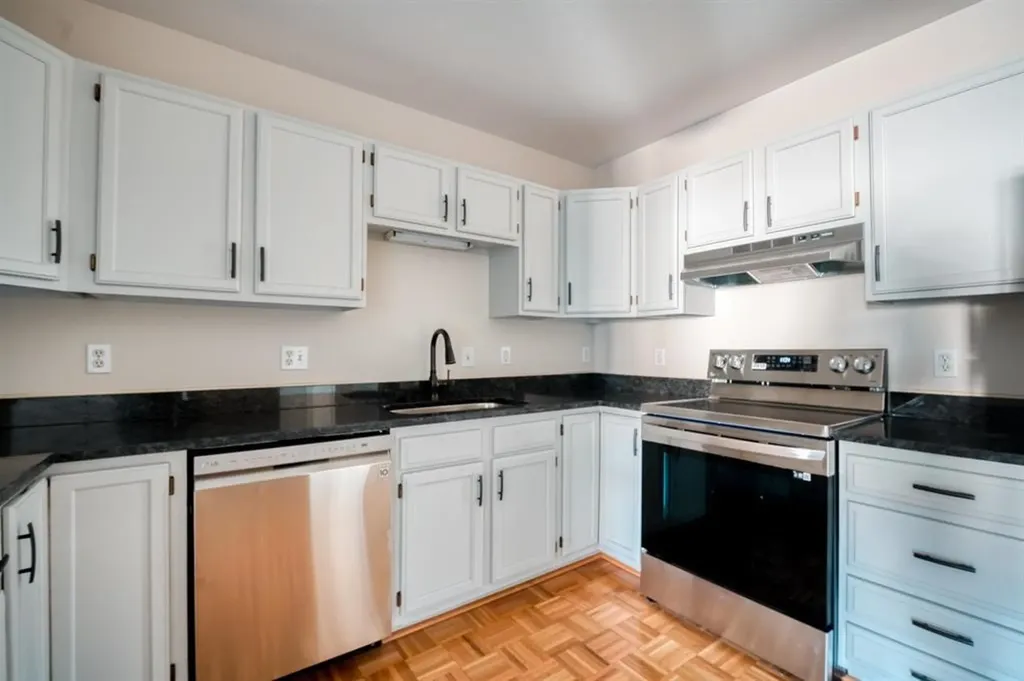 5 Tsienneto Road Derry NH 03038