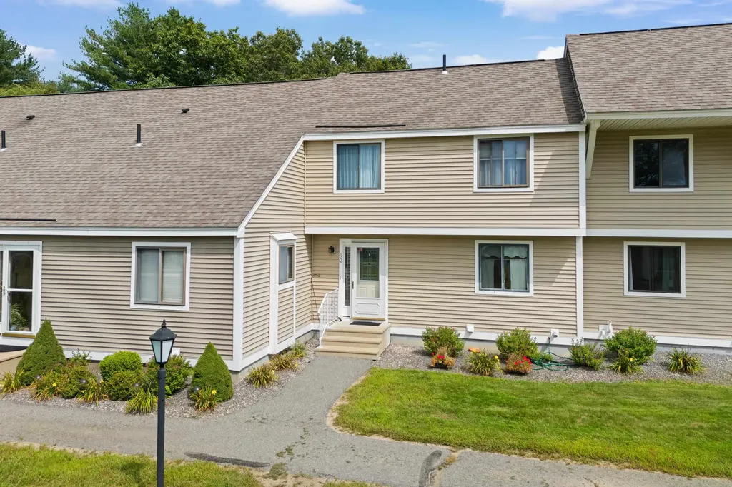 92 Bayberry Lane Londonderry NH 03053