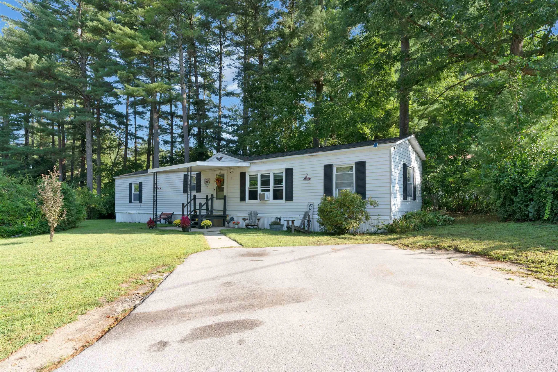 9 Neptune Lane Nashua NH 03062