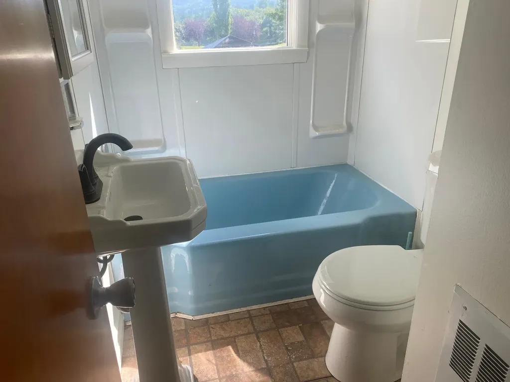 26 Leslie Avenue Claremont NH 03743