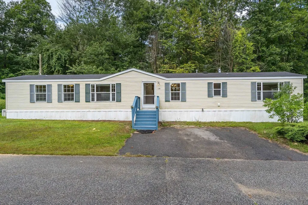 18 Parker Avenue Raymond NH 03077