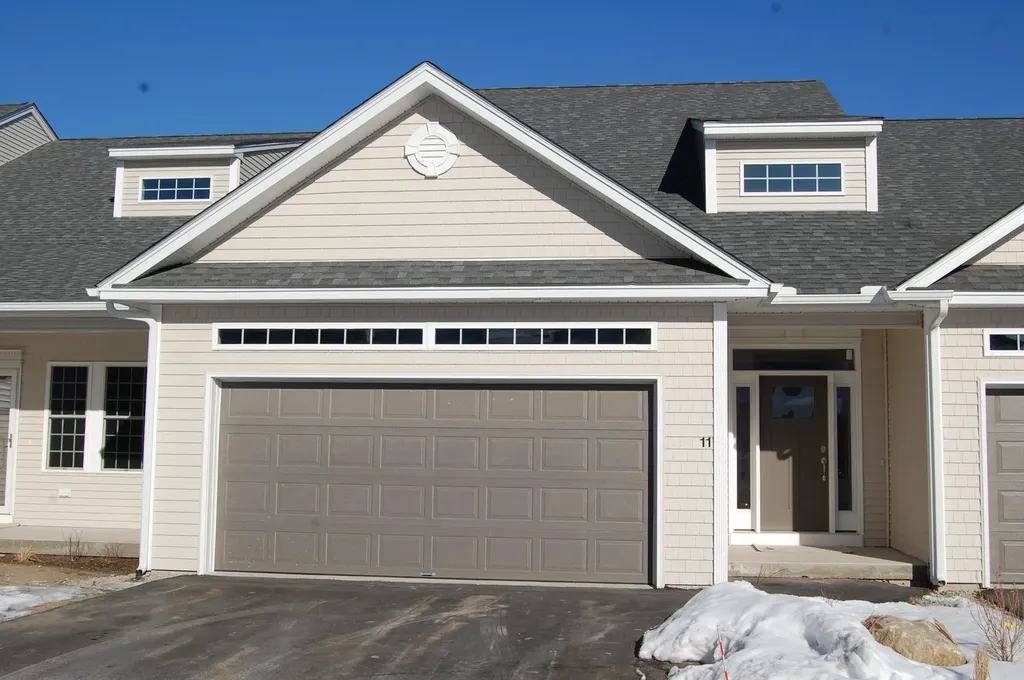 11 Chesterfield Lane Londonderry NH 03053