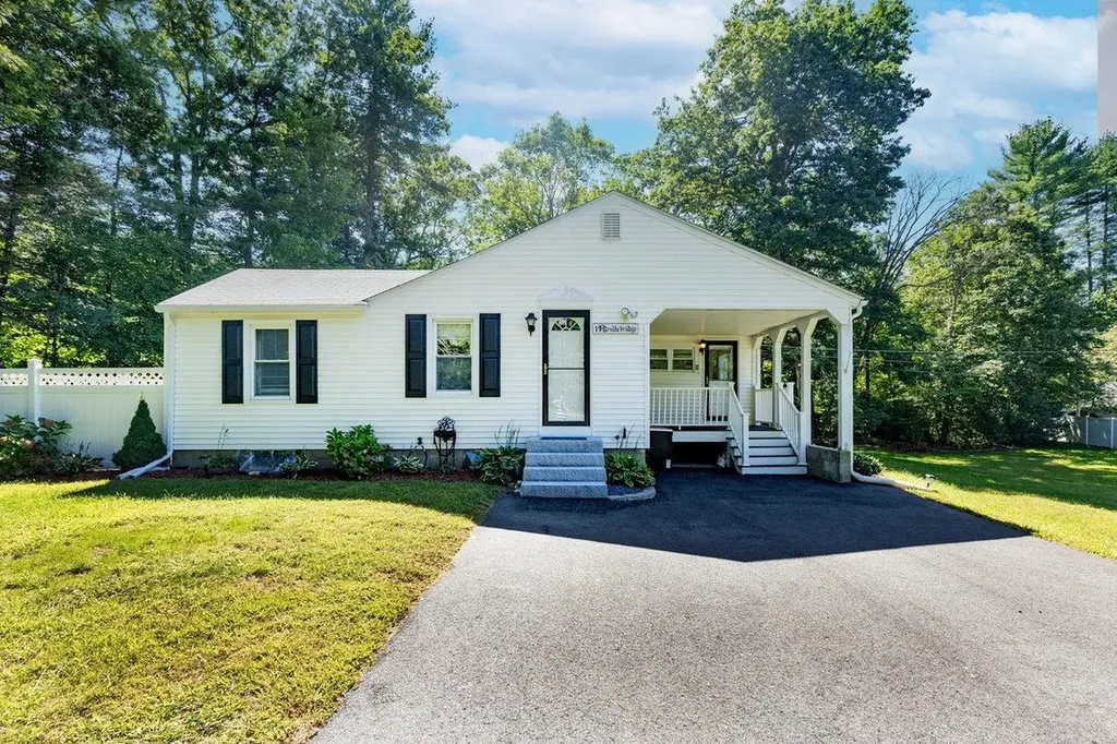 19 Bridle Bridge Road Windham NH 03087