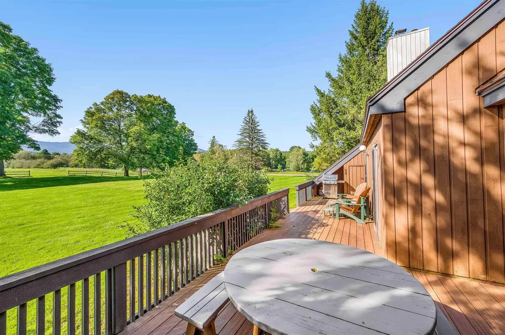 20 Field Road Stowe VT 05672