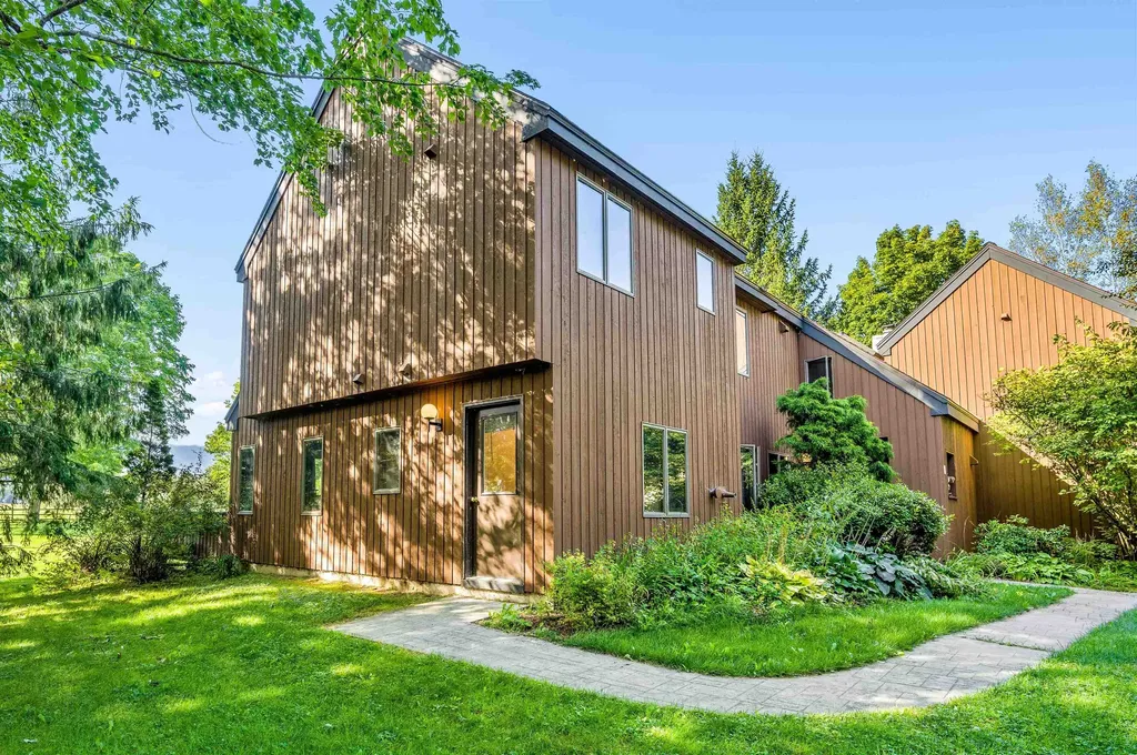 20 Field Road Stowe VT 05672