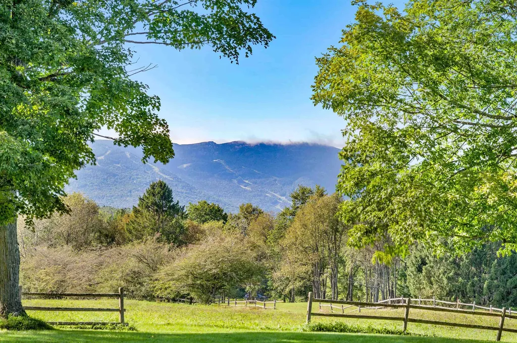 20 Field Road Stowe VT 05672
