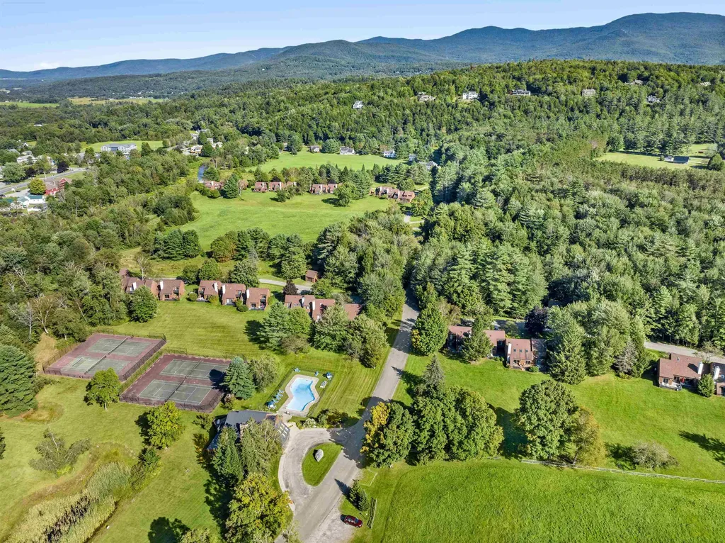 20 Field Road Stowe VT 05672