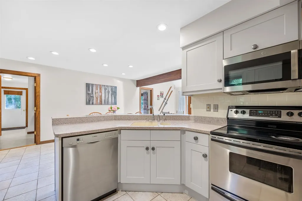 20 Field Road Stowe VT 05672