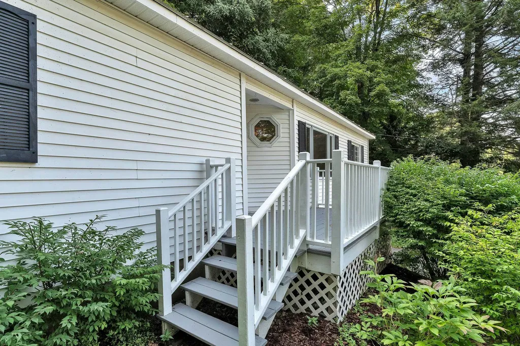 69 Morningside Drive Windsor VT 05089