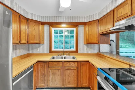 69 Morningside Drive Windsor VT 05089