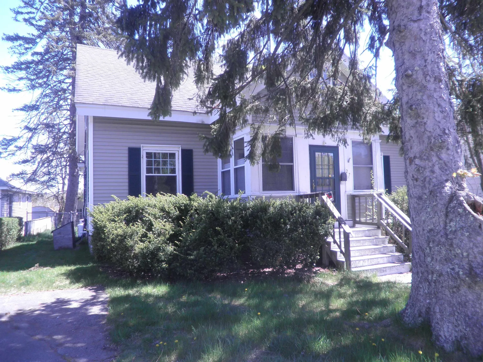 27 Pleasant Street Salem NH 03079