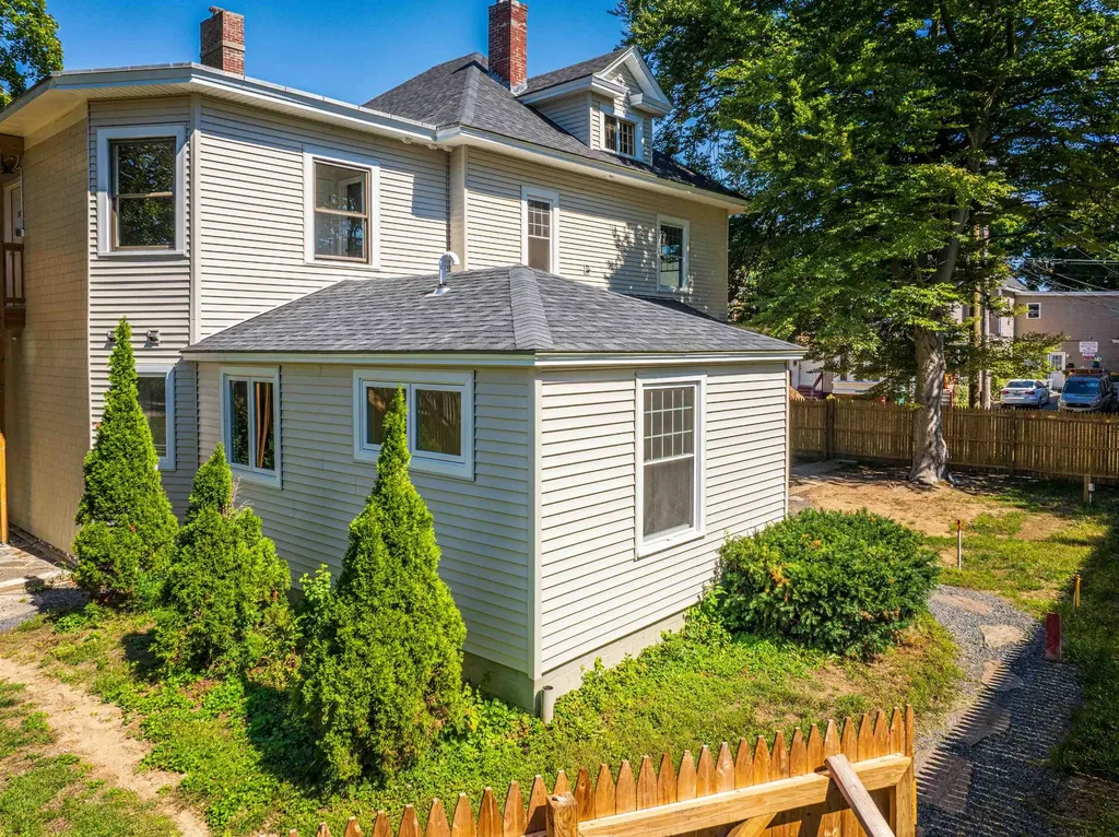 12 Beaver Way Rochester NH 03867