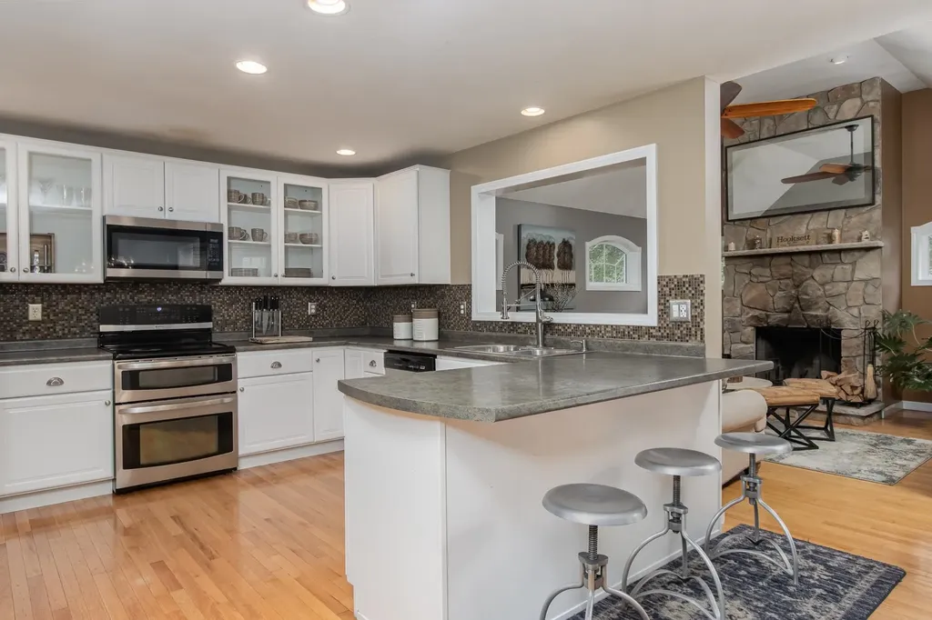 20 Nancy Lane Hooksett NH 03106