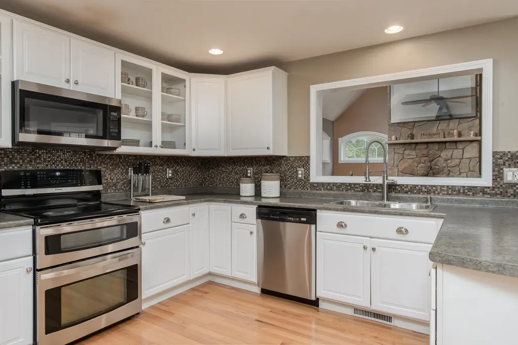 20 Nancy Lane Hooksett NH 03106