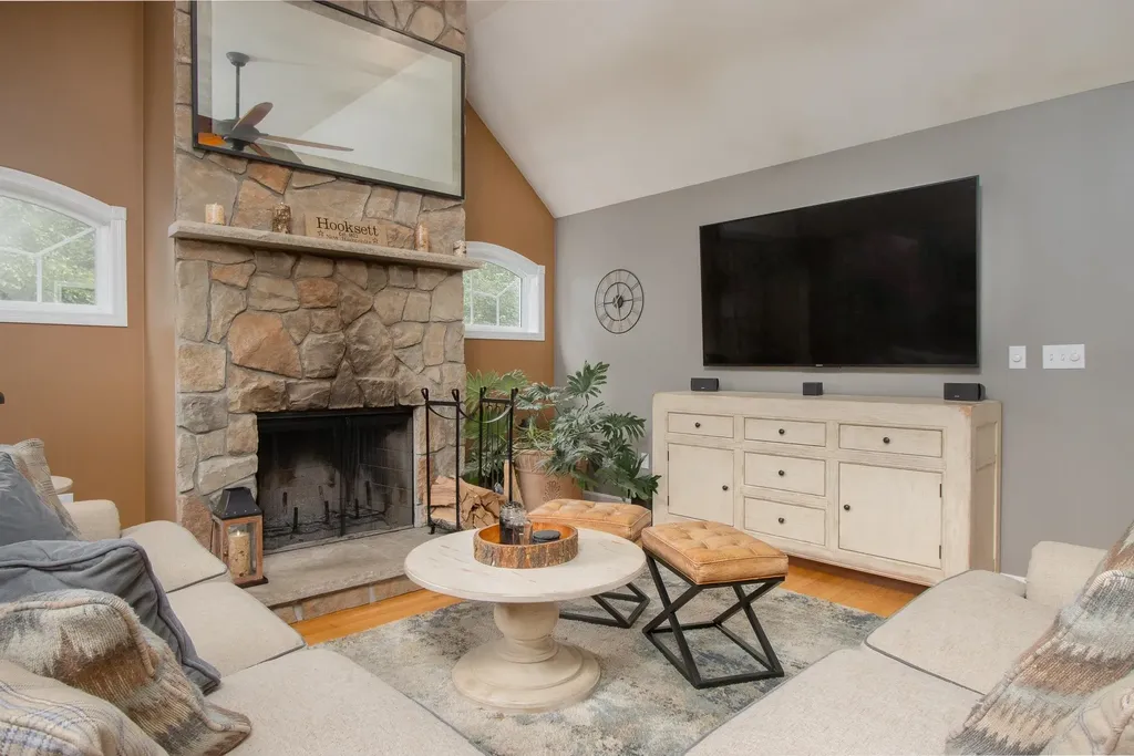 20 Nancy Lane Hooksett NH 03106