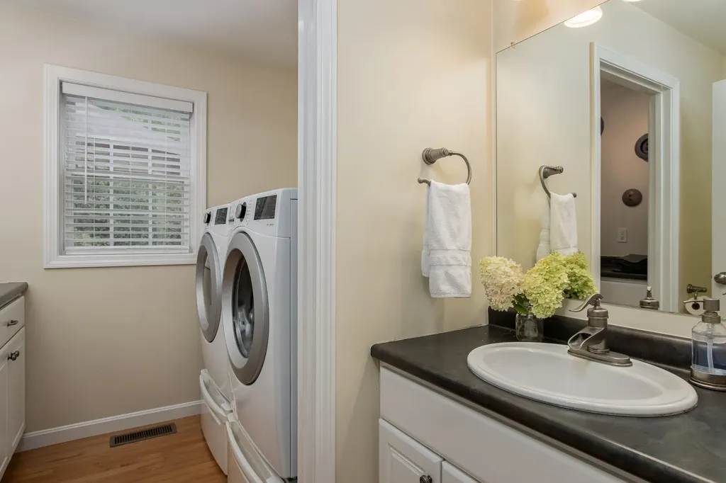 20 Nancy Lane Hooksett NH 03106