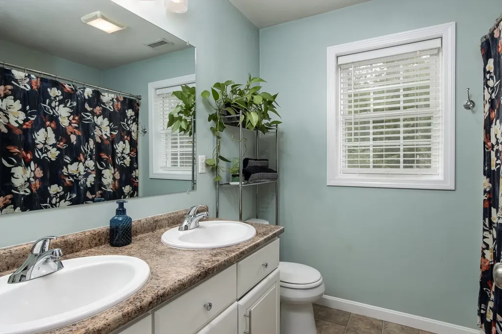 20 Nancy Lane Hooksett NH 03106