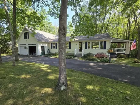 21 Dwight Road Nottingham NH 03290