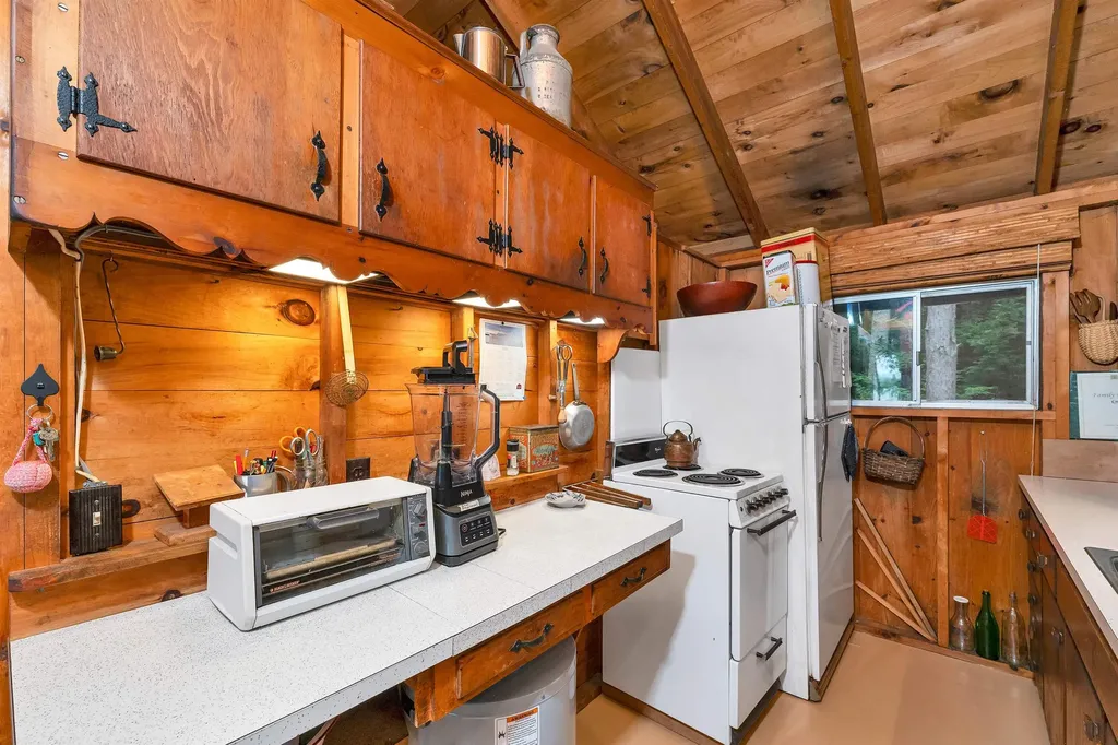 10 Chase Island Tuftonboro NH 03816