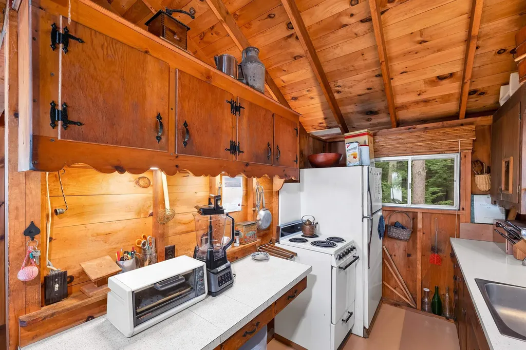 10 Chase Island Tuftonboro NH 03816