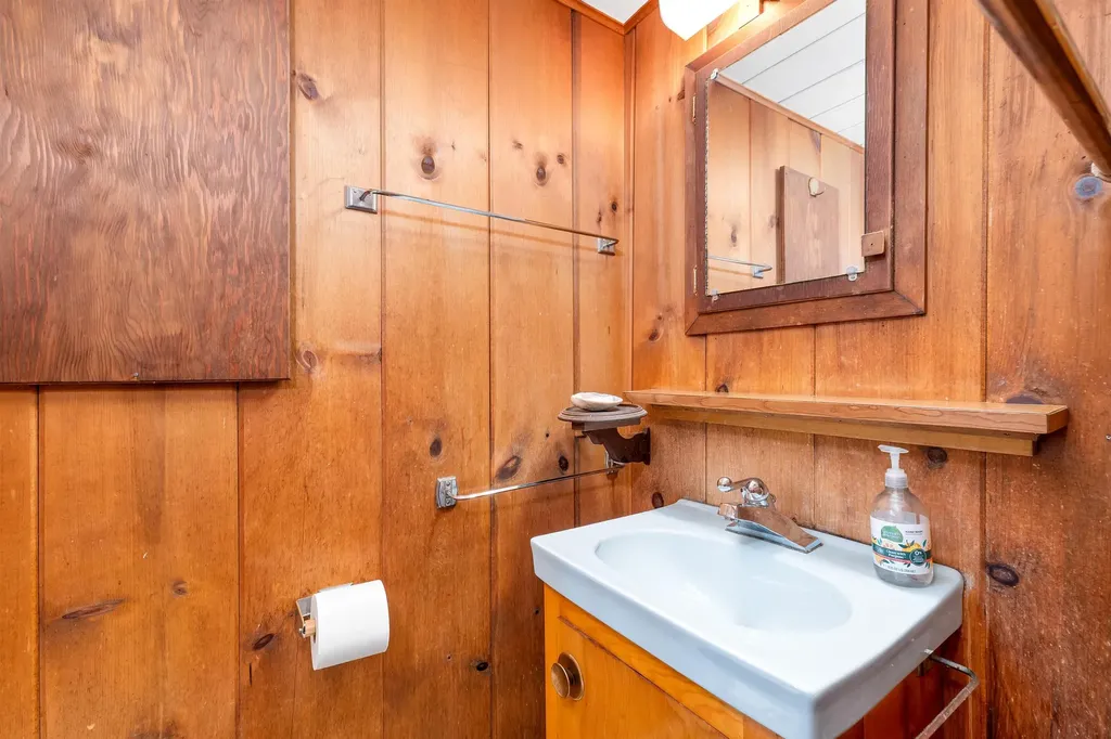 10 Chase Island Tuftonboro NH 03816