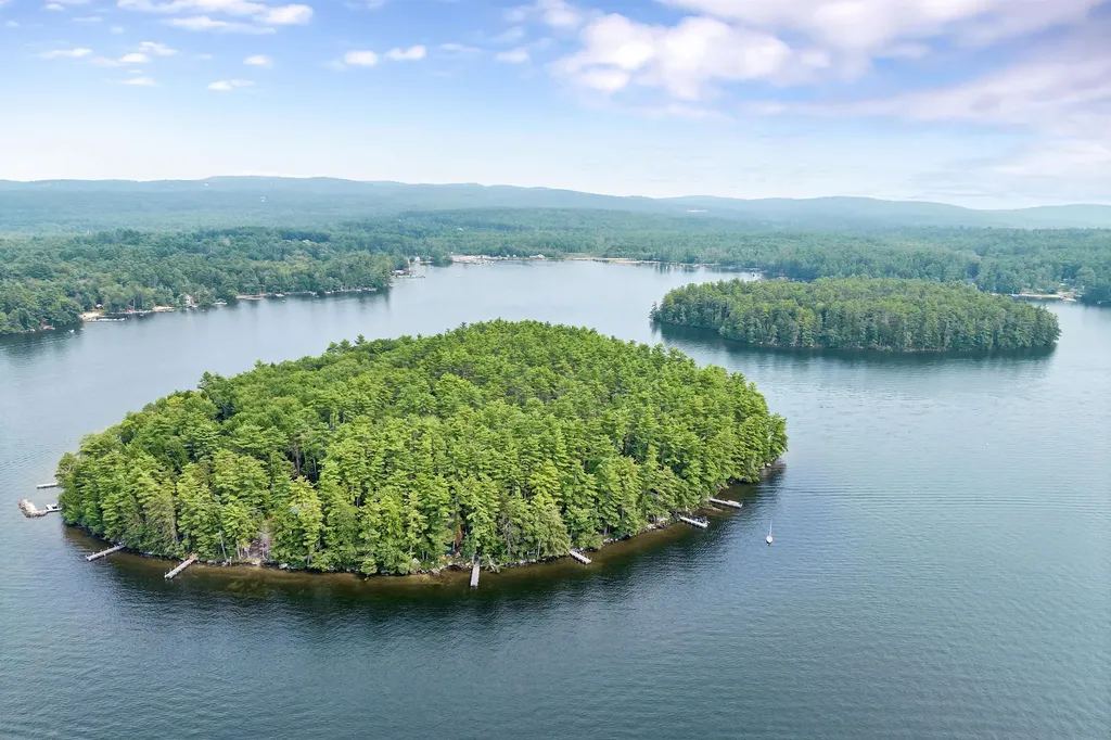 10 Chase Island Tuftonboro NH 03816