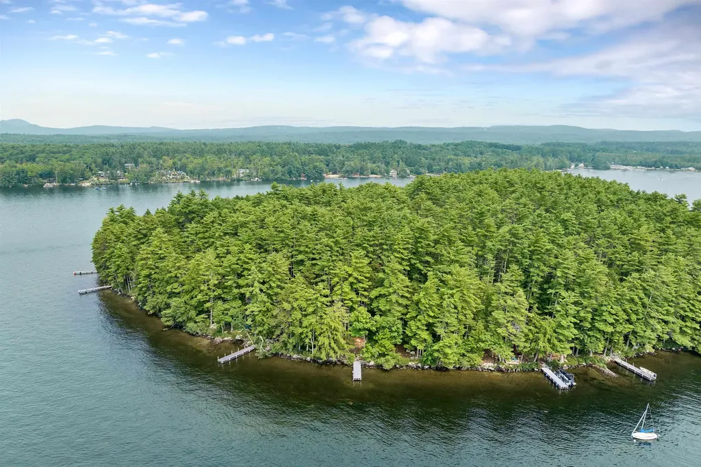 10 Chase Island Tuftonboro NH 03816