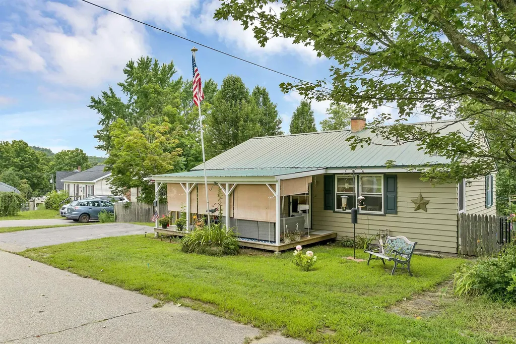 32 Chestnut Street Franklin NH 03235