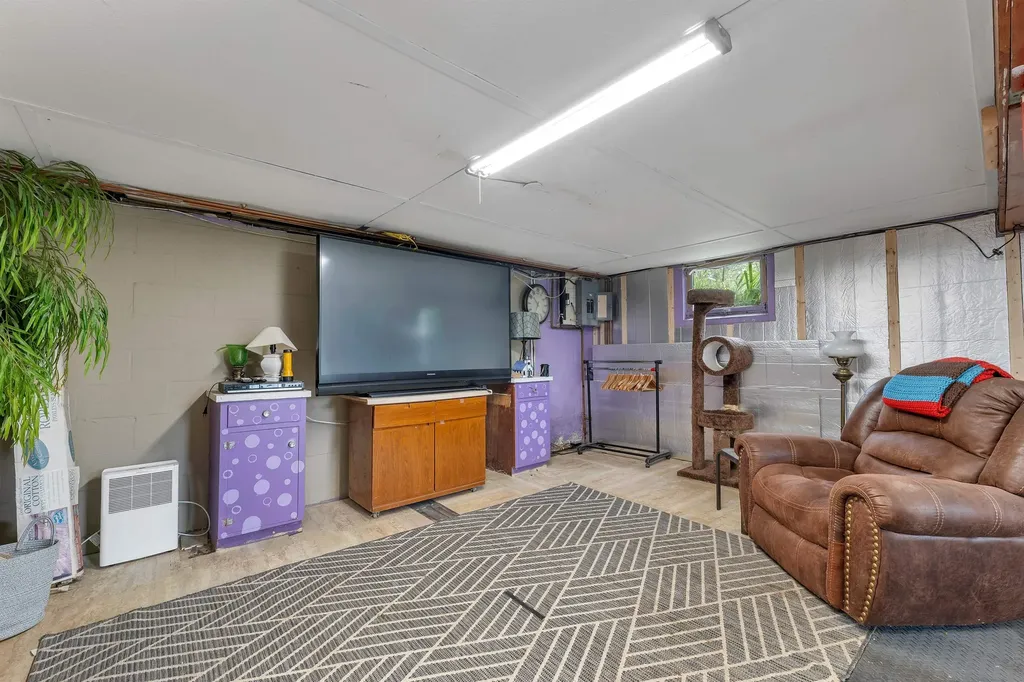 32 Chestnut Street Franklin NH 03235