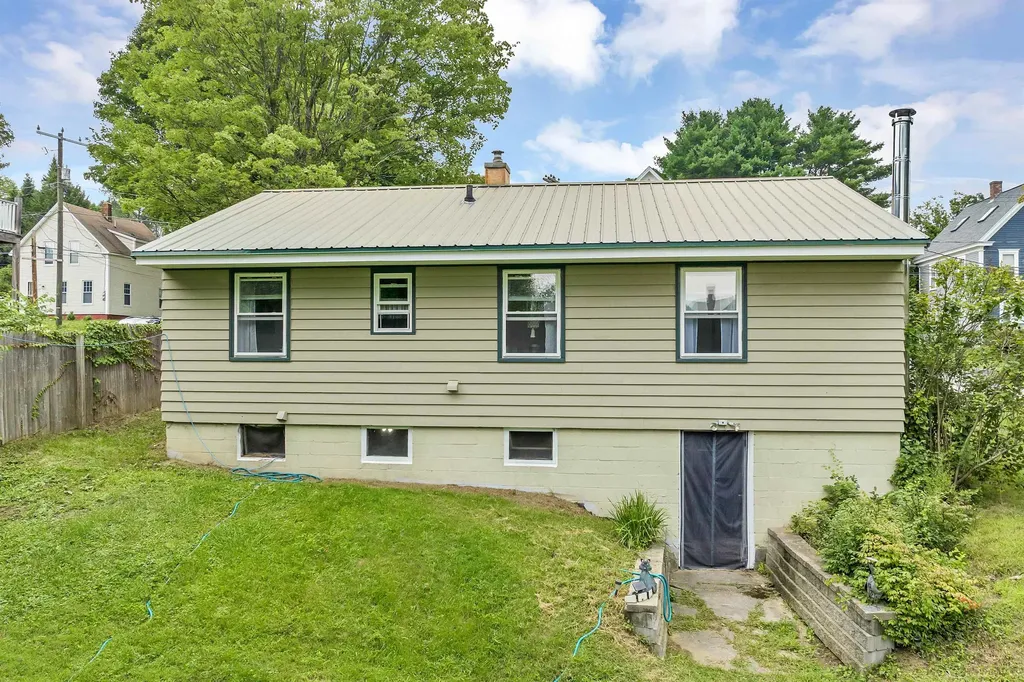 32 Chestnut Street Franklin NH 03235