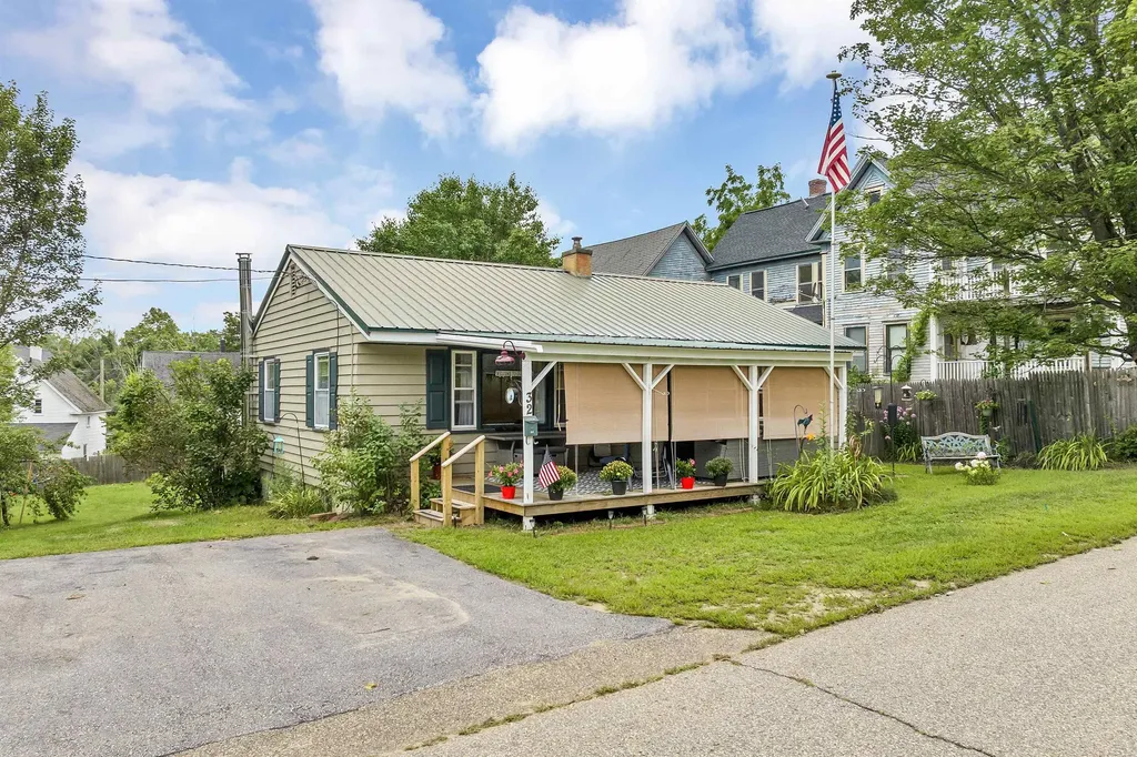 32 Chestnut Street Franklin NH 03235