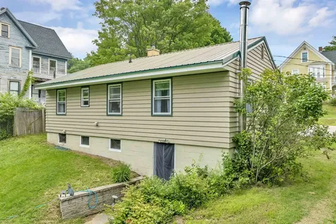 32 Chestnut Street Franklin NH 03235