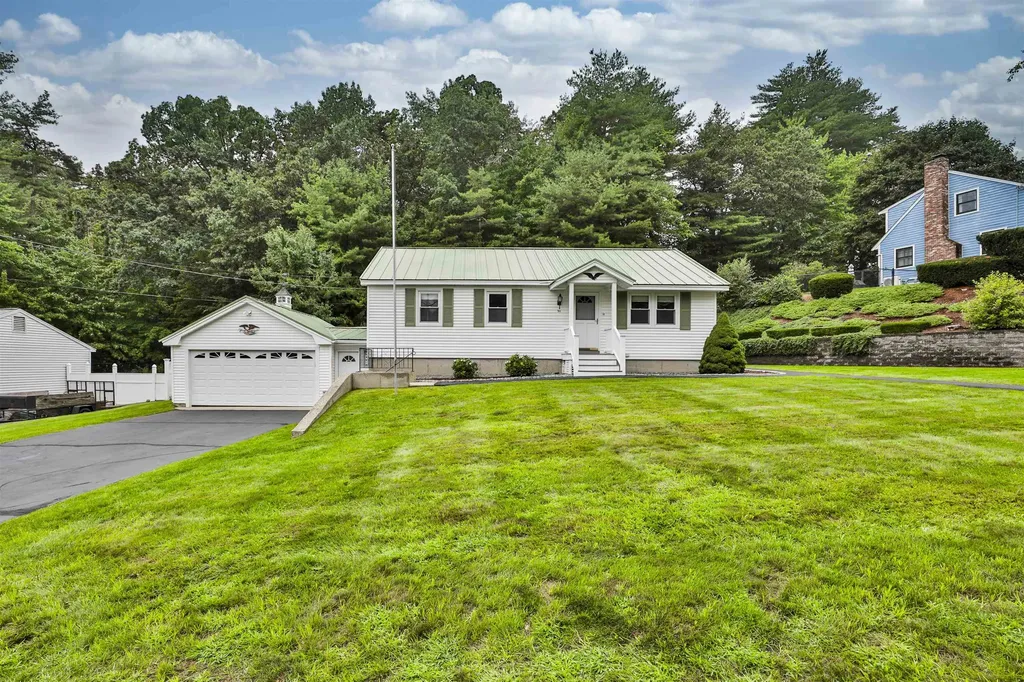 30 Catalina Lane Nashua NH 03064