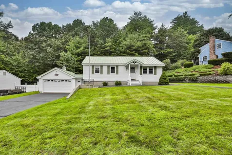 30 Catalina Lane Nashua NH 03064