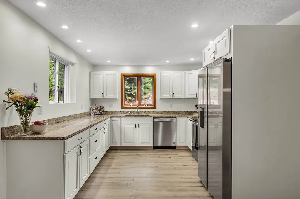 52 Sharon Road Windham NH 03087