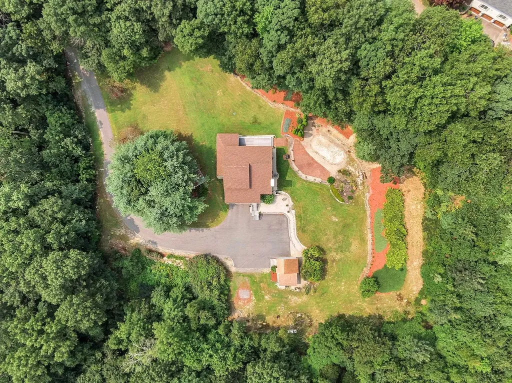 52 Sharon Road Windham NH 03087