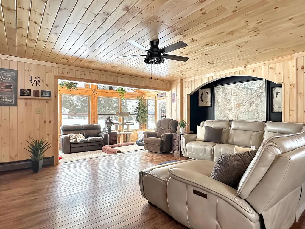 257 Main Street Colebrook NH 03576