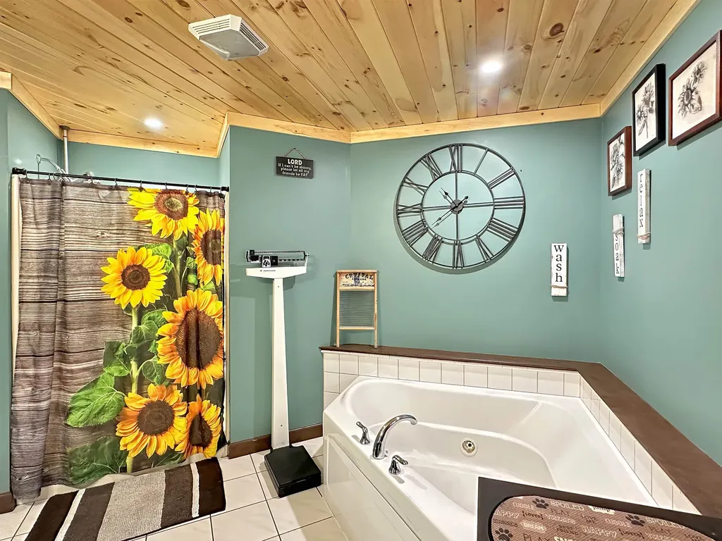 257 Main Street Colebrook NH 03576
