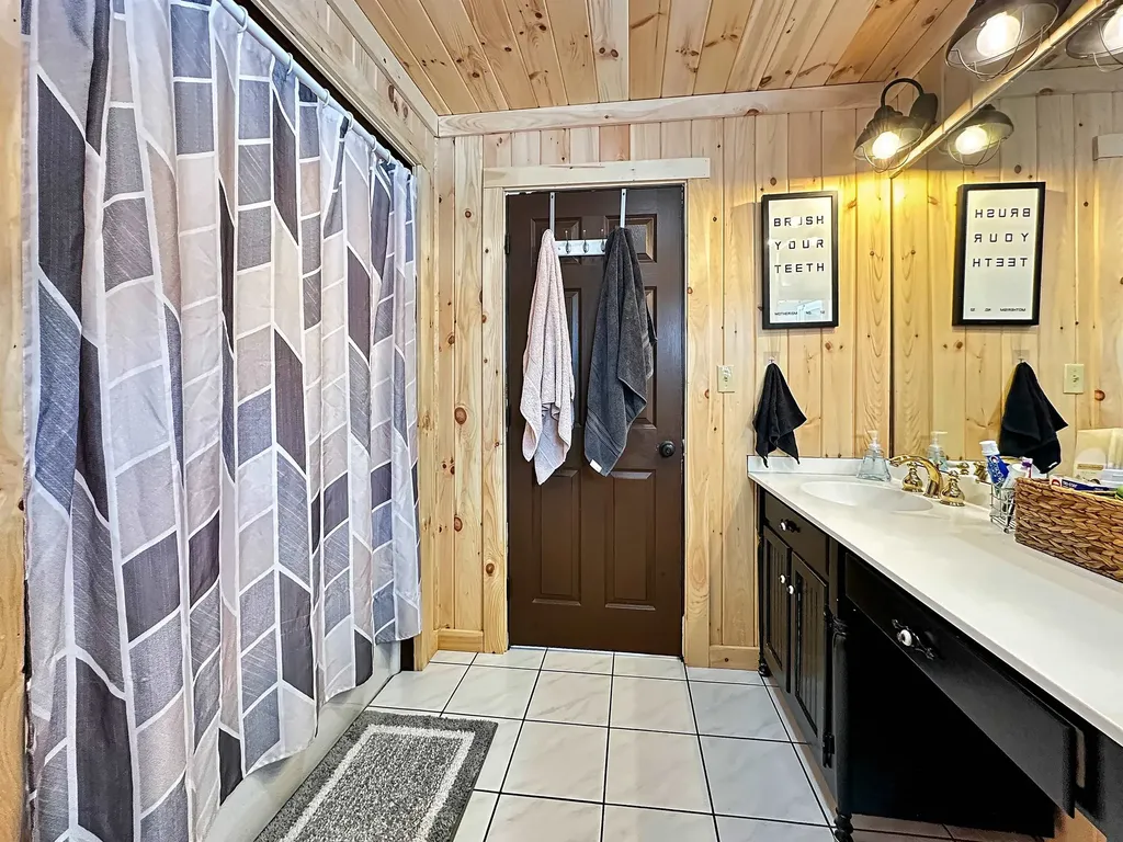 257 Main Street Colebrook NH 03576