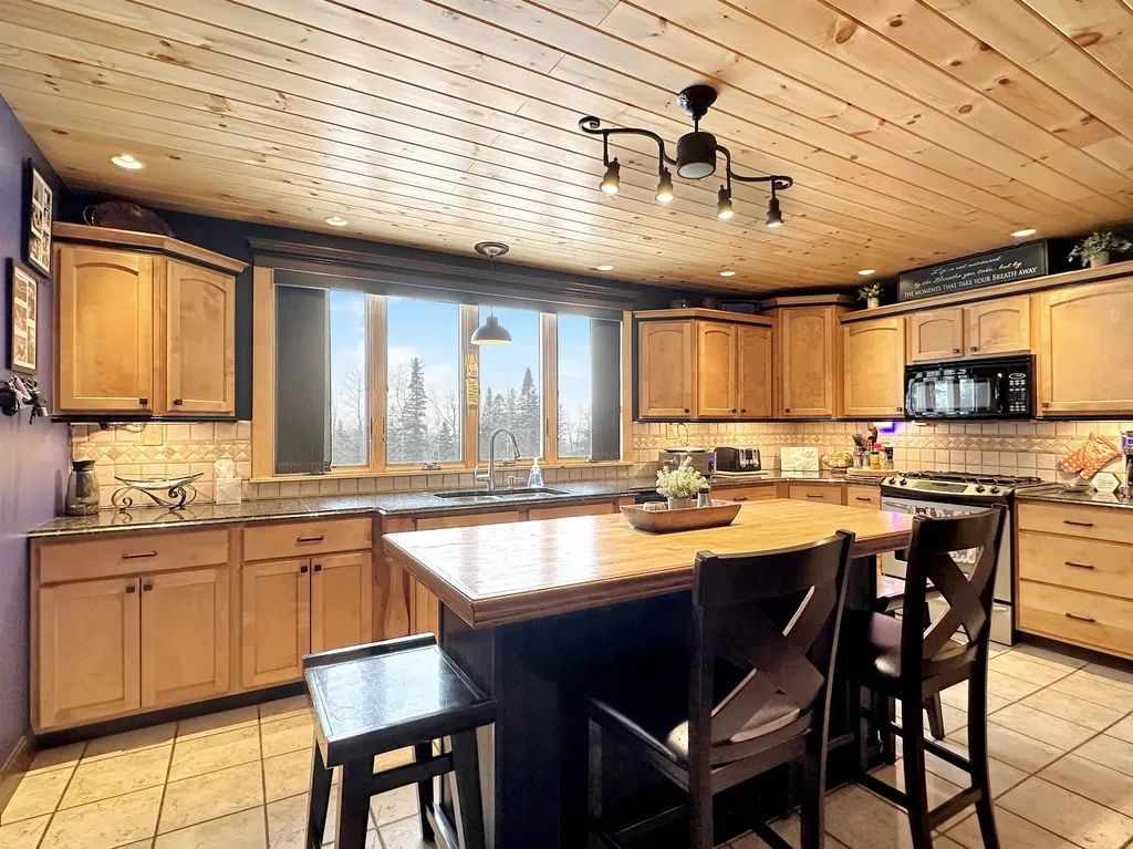 257 Main Street Colebrook NH 03576