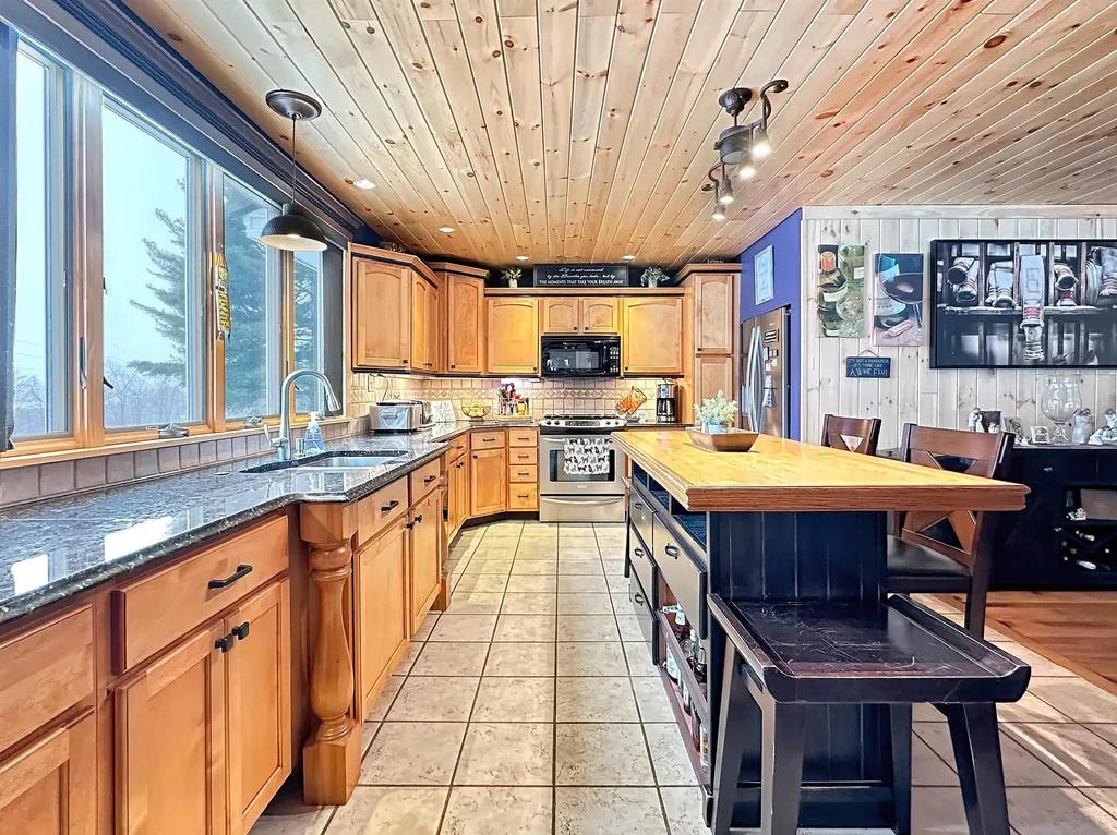 257 Main Street Colebrook NH 03576