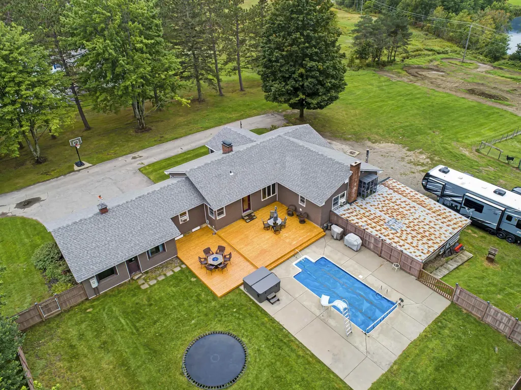 257 Main Street Colebrook NH 03576