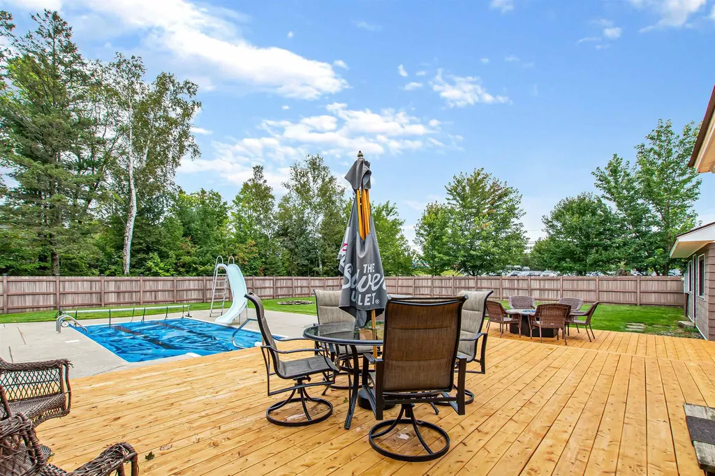 257 Main Street Colebrook NH 03576