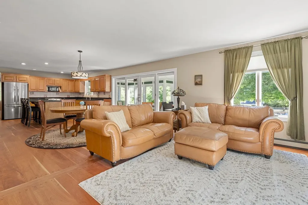 4 Foxhollow Court East Kingston NH 03827