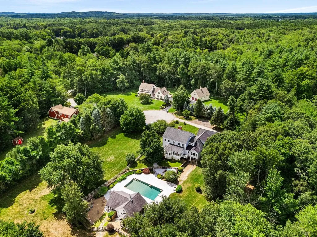 4 Foxhollow Court East Kingston NH 03827