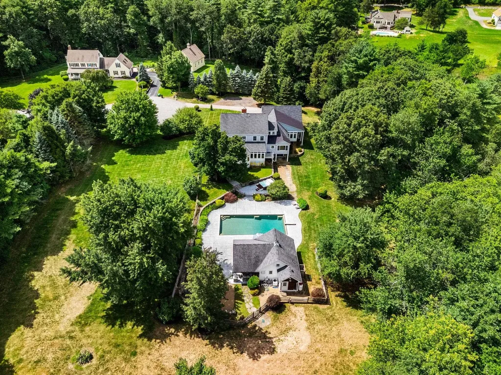 4 Foxhollow Court East Kingston NH 03827